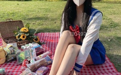 老师露出两个奶球让我吃奶头